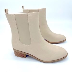 Women’s Chelsea Ankle Combat boots Vegan Leather Beige Slip On Booties Size 8.5